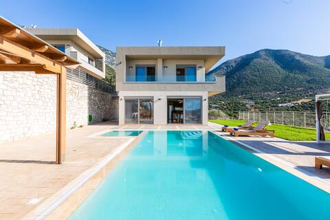Oraia Eleni Villa, infinite coastal views