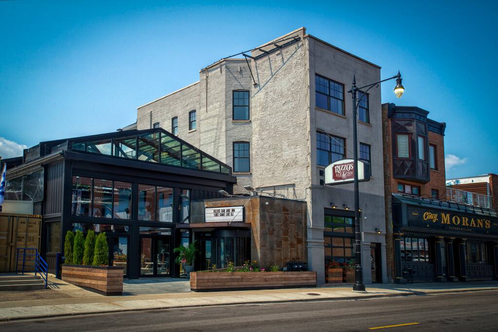 Rizzo's Bar & "Inn"