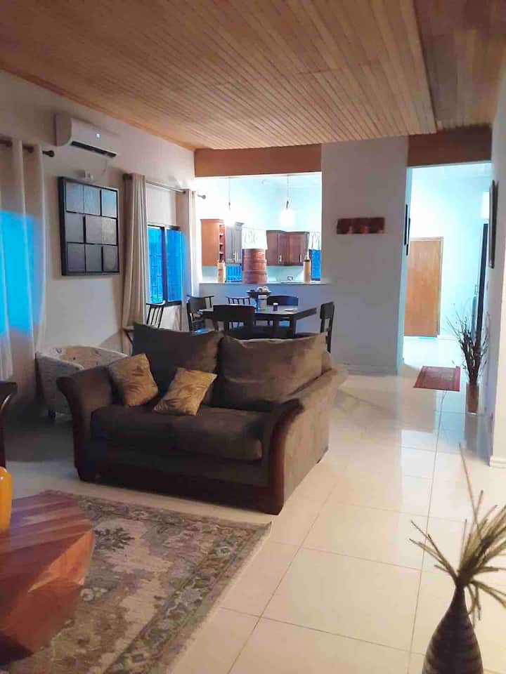 Cheerful 2-bedroom 2 Bath Luxury Home With Gazebo - 몬로비아