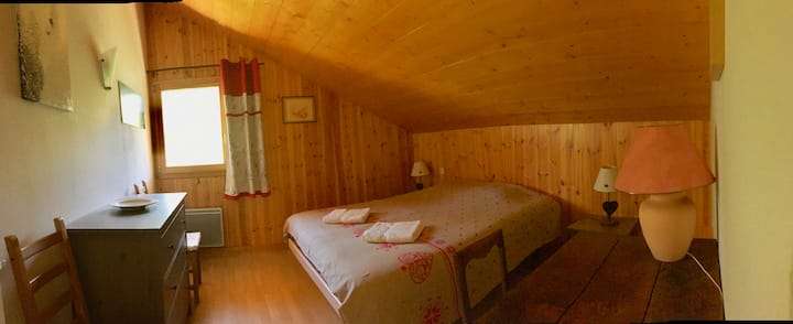 Slaapkamer 5 (één tweepersoonsbed)