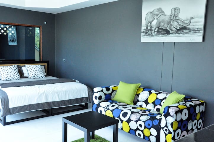 Mountain-view suite w/ king-sized bed - Binlar 3