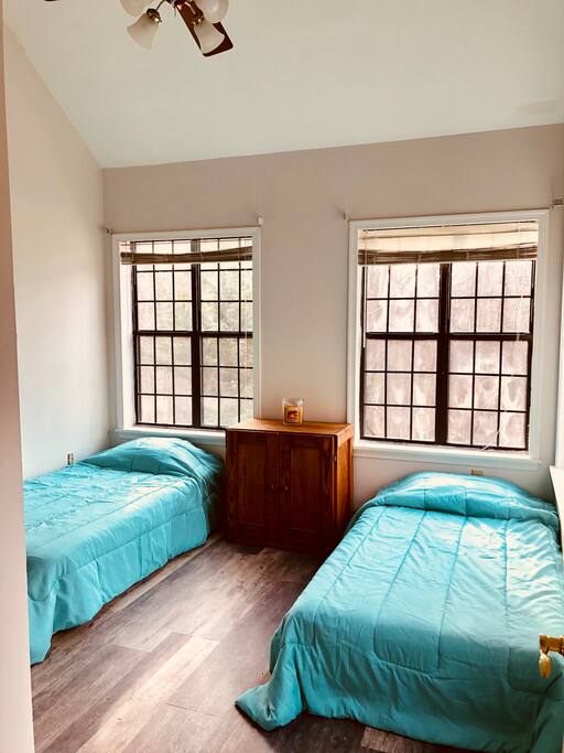 Smaller bedroom—two twin beds