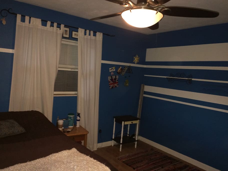 Just another angle of the room.