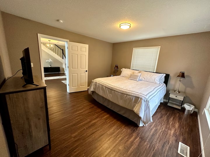 Bračni krevet (širine 180 - 200 cm)