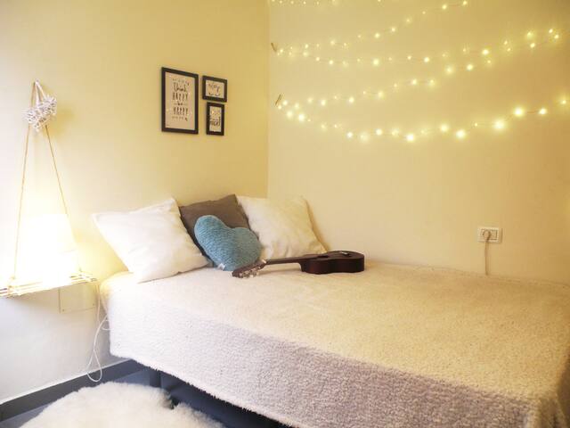 Central Studio + PRIVATE BATHROOM & BREAKFAST