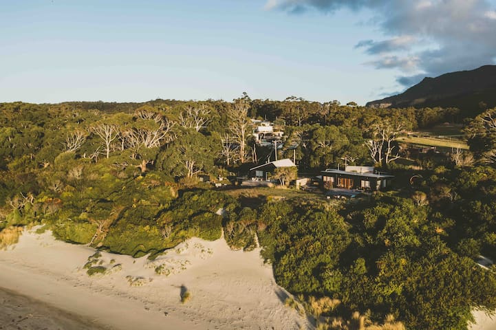 Sea Dragon Shacks- beachfront
