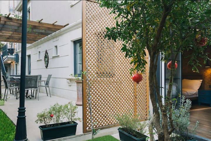 Oasis Adjacent Garden Suite – Central Old City