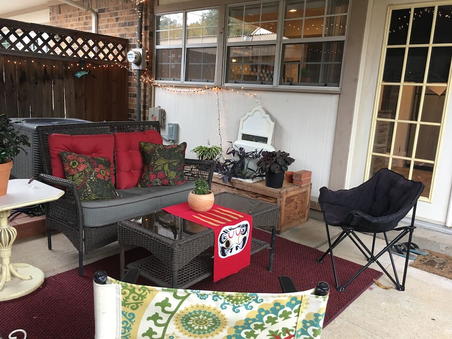 Outdoor living patio with barbq grill available.