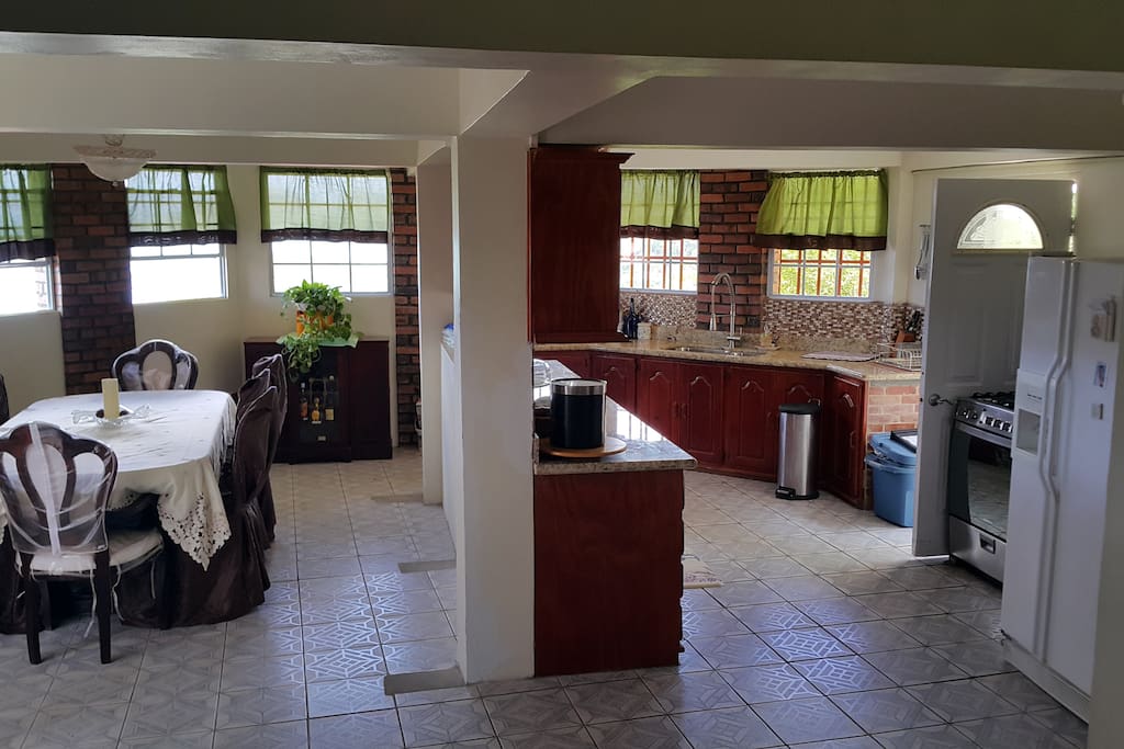 Spacious kitchen/dining room with modern amenities
