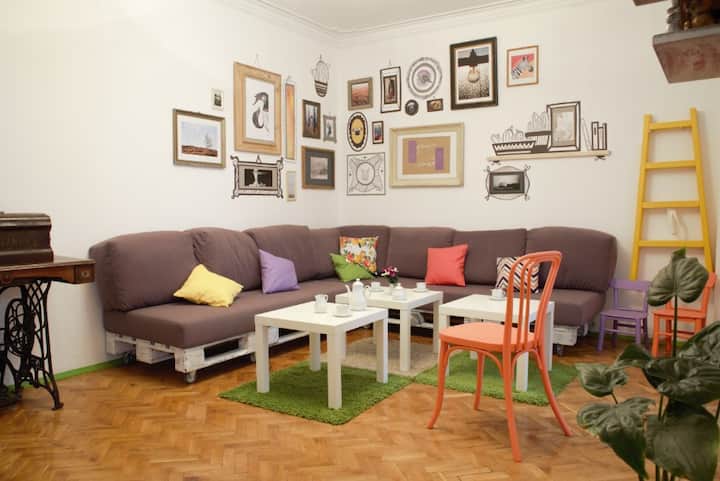 Art Central - private room + small common space