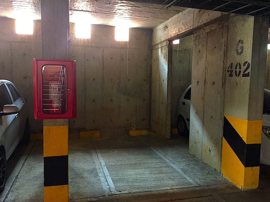 Parqueadero cubierto/ Parking