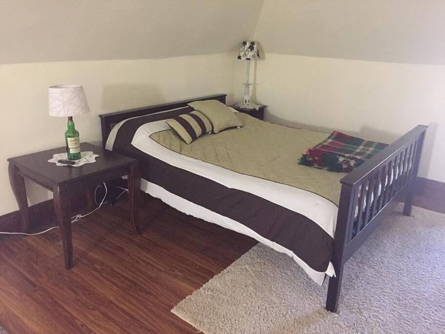 Queen size bedroom