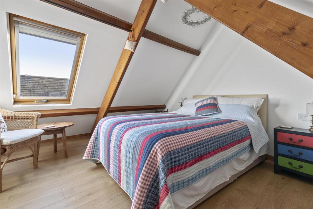 Спална соба 1 - 1 брачен кревет (широк 180 - 1 брачен кревет