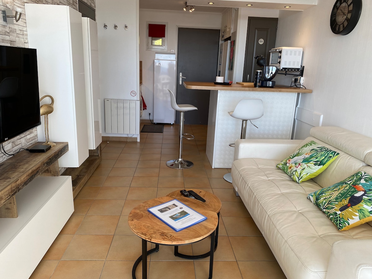 Popular Airbnb listing: Apt Airc SeeView Restanque Golfe St-Tropez Grimaud in Grimaud