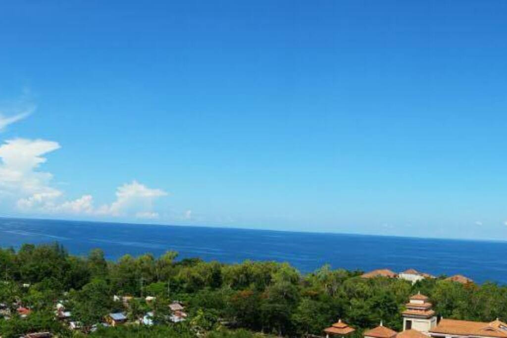 This is the view from the balcony, that allows you to enjoy the magnificent view of Olango Island.