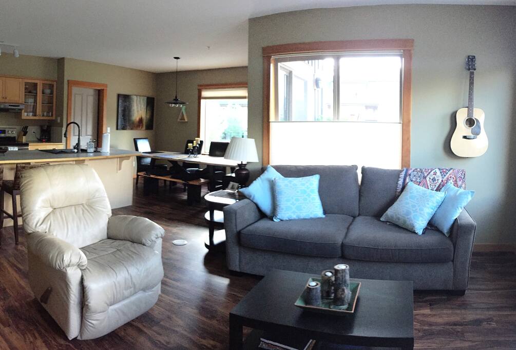 Stay and Play has a whole new meaning at Condo 206. enjoy a spacious living room with pull out sofa, flat screen TV, endless mountain views and complementary acoustic guitar.