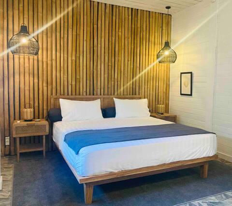 The White House-Waterfront 2 Guests-Aircon-Wifi