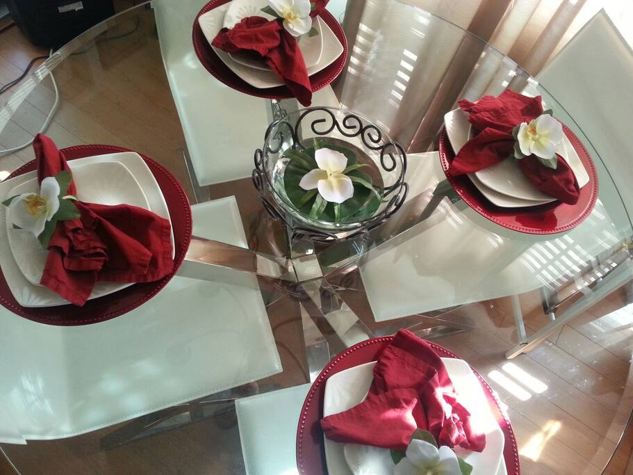 Cozy kitchen table set.