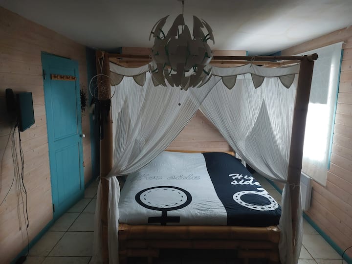 Glavni apartman s bračnim krevetom s četiri postera 