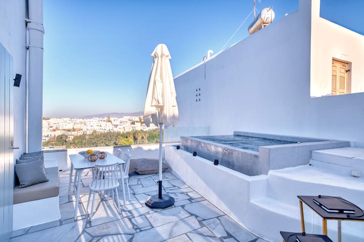 White Cliff Naousa 3 (with plunge pool / jacuzzi)