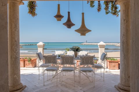 Top Airbnb: Villa Galatea-Beachfront luxury - private pool in San Vincenzo