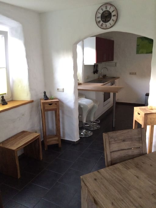 Blick vom Wohnzimmer in die Küche