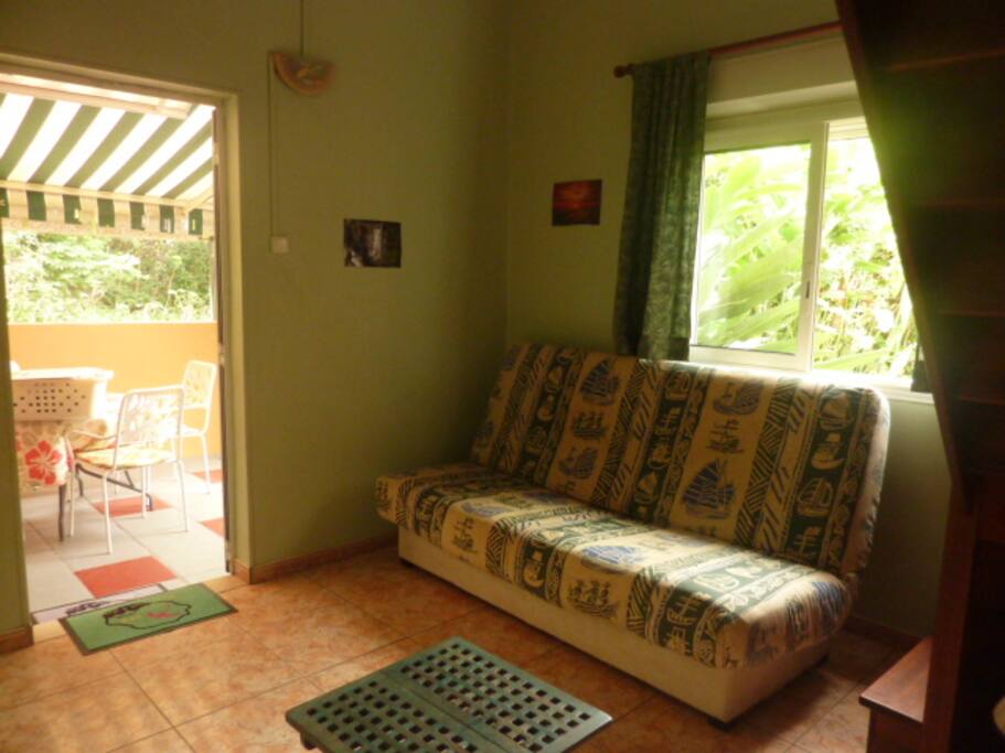 Salon donnant sur la terrasse.
