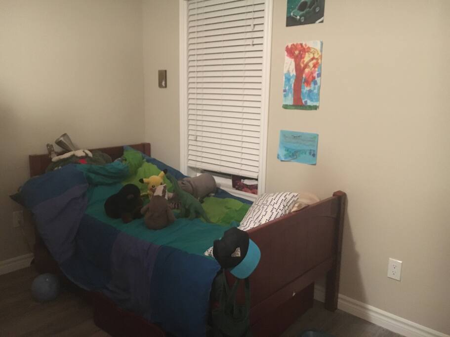 Full size single. Super comfy bed.