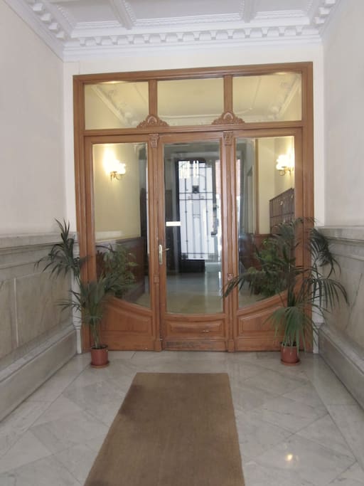 Portal I Entrance Door with doorman 12/7