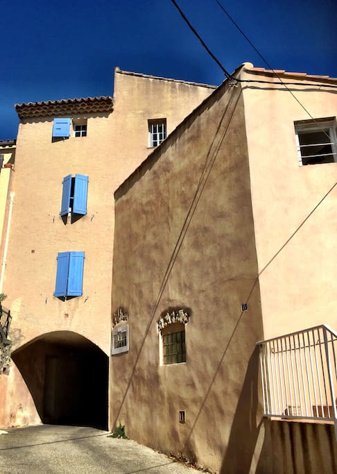 The Villa - 3 stories with a roof top terrace situated in the centre of La Cadiere town