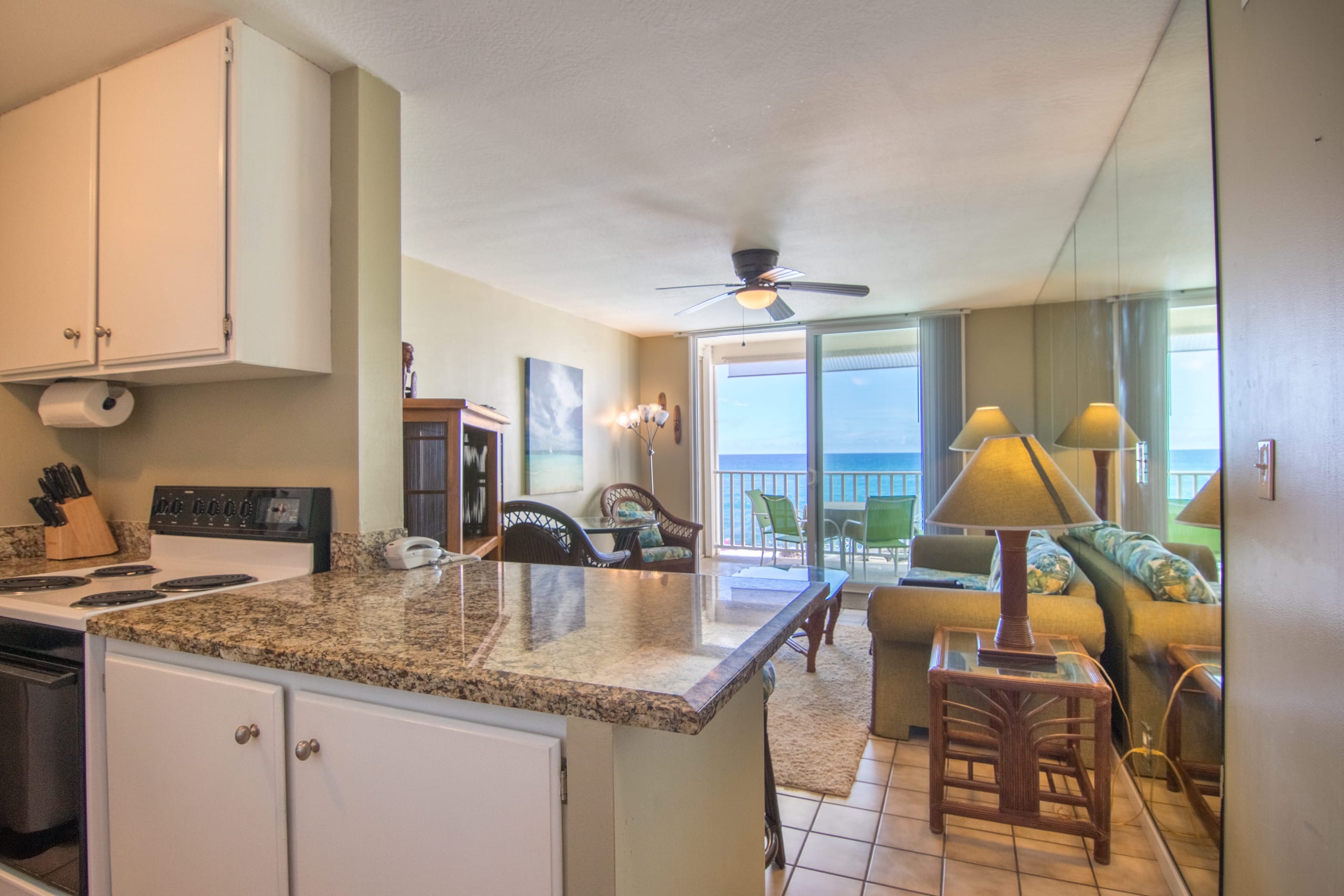 Condo in Kailua-Kona · ★4.47 · 1 bedroom · 2 beds · 1 private bath - Image 5