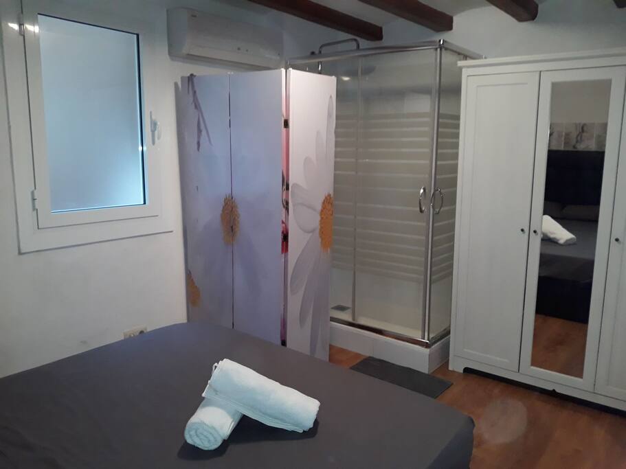 Hab doble con Baño y ducha interior privada