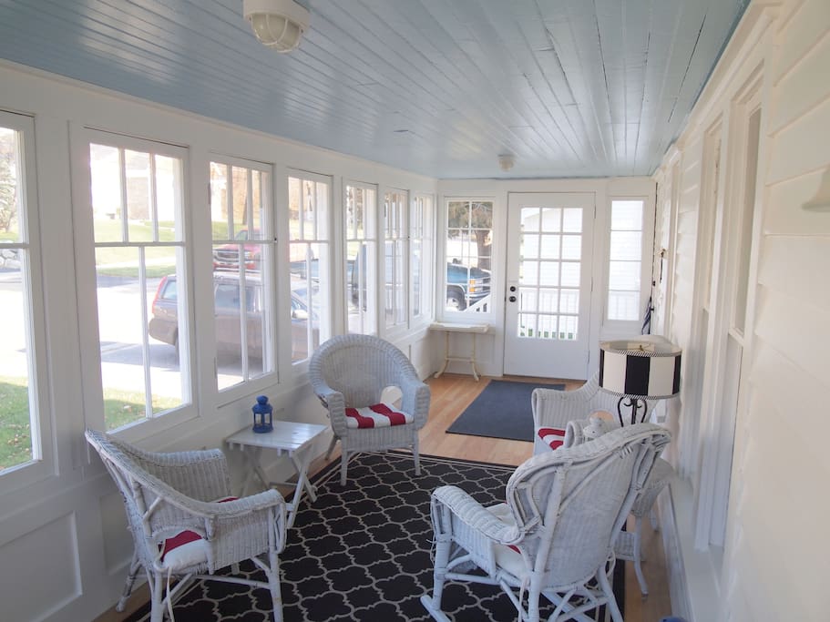 Enclosed & heated front porch