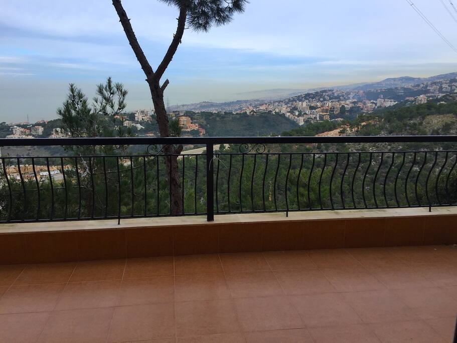 Grande terrasse, possibilité de barbecue