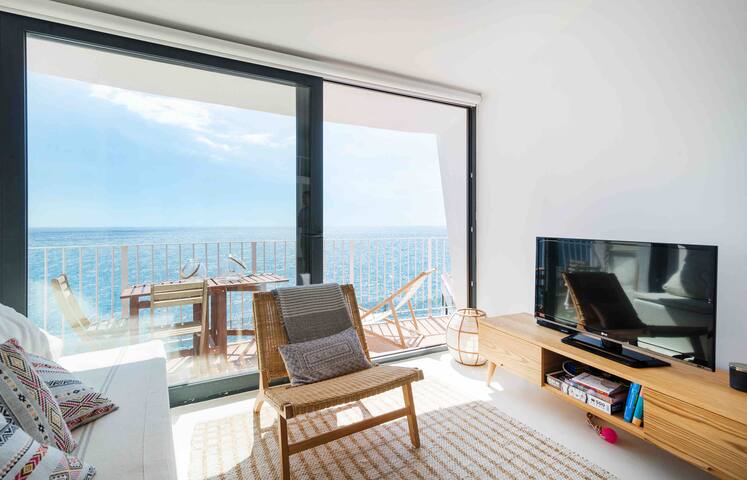 Spectacular ocean views design apartment with boat gallery image 5