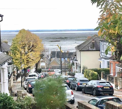 SEA VIEW apartment - 3 min walk from Old Leigh