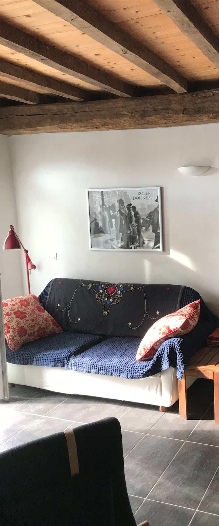 Kitandacha sofa mbili
Kitanda ni kipya na kina starehe ya kutosha kwa watoto.