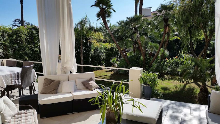 Lovelydays Luxury Rentals managed Airbnb listing 1