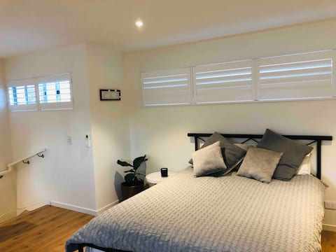 Spacious stylish Camperdown studio