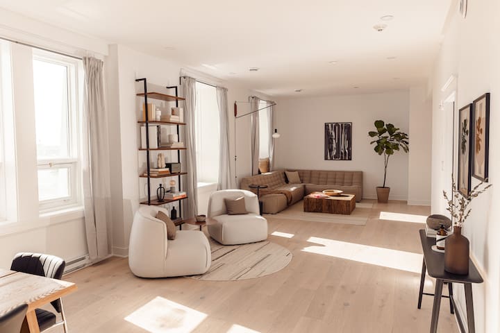 Stunning 6 Bedroom Penthouse in Old Montreal!