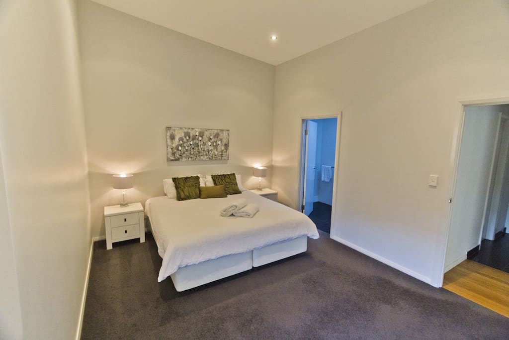 King bedroom with ensuite