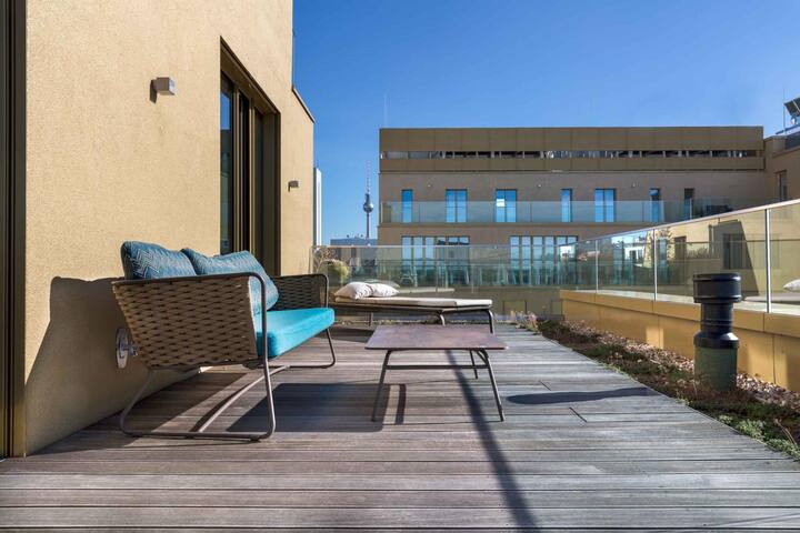 Lux(ury) Penthouse by Suite.030 gallery image 3