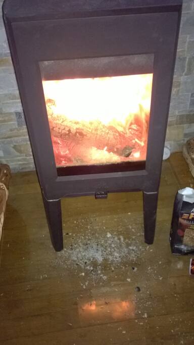Poêle à bois double combustion pour une chaleur agréable