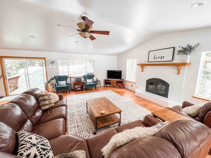 Spacious Forest Tahoe House, 5br, 3.5ba. 10 Guests - タホー湖