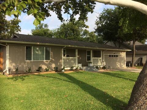 Tranquility in Historic Grapevine (Minutes to DFW)