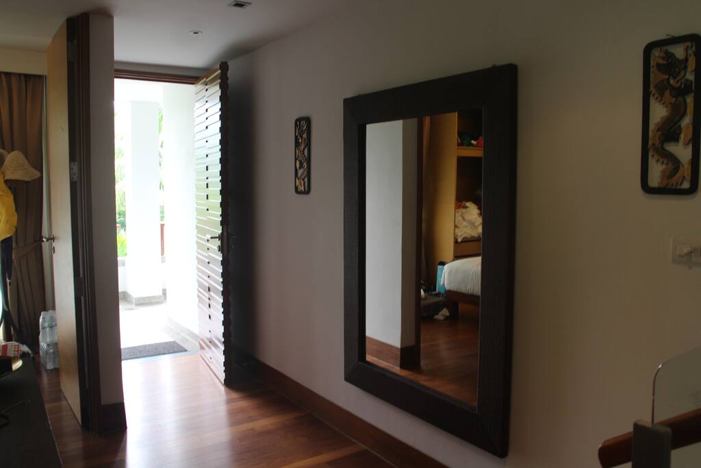 Main entrance door 1st floor