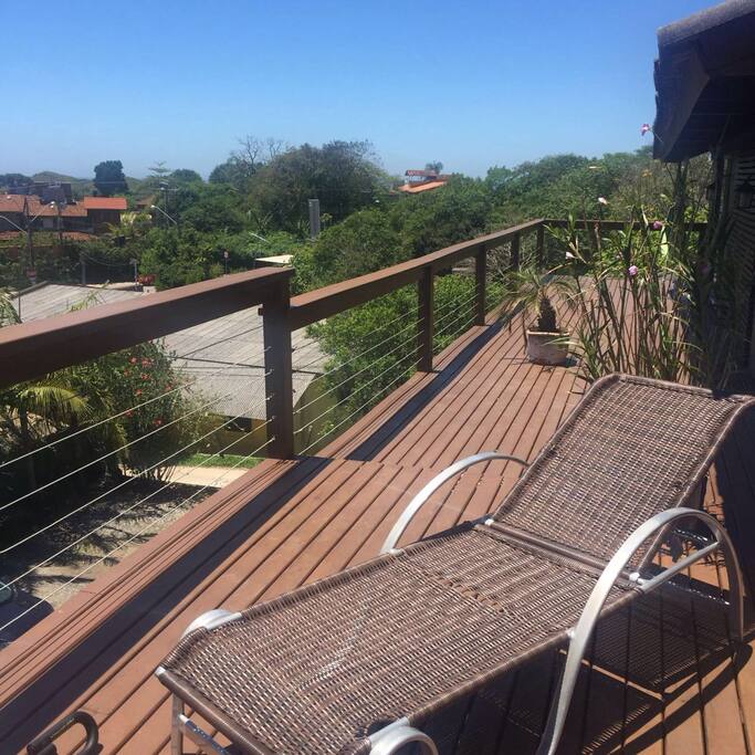 Deck acesso aos quartos e sala