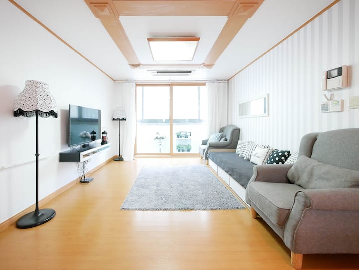 [Hongdae Holiday House]4br+2bath /Elevator - Seoul