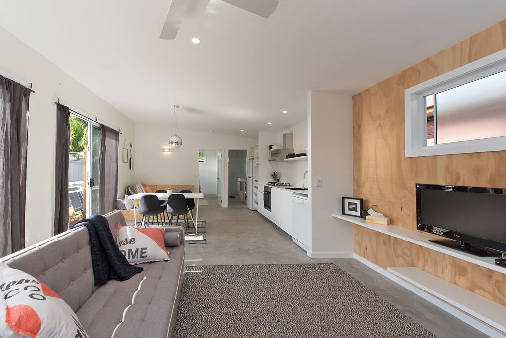 Spacious living room