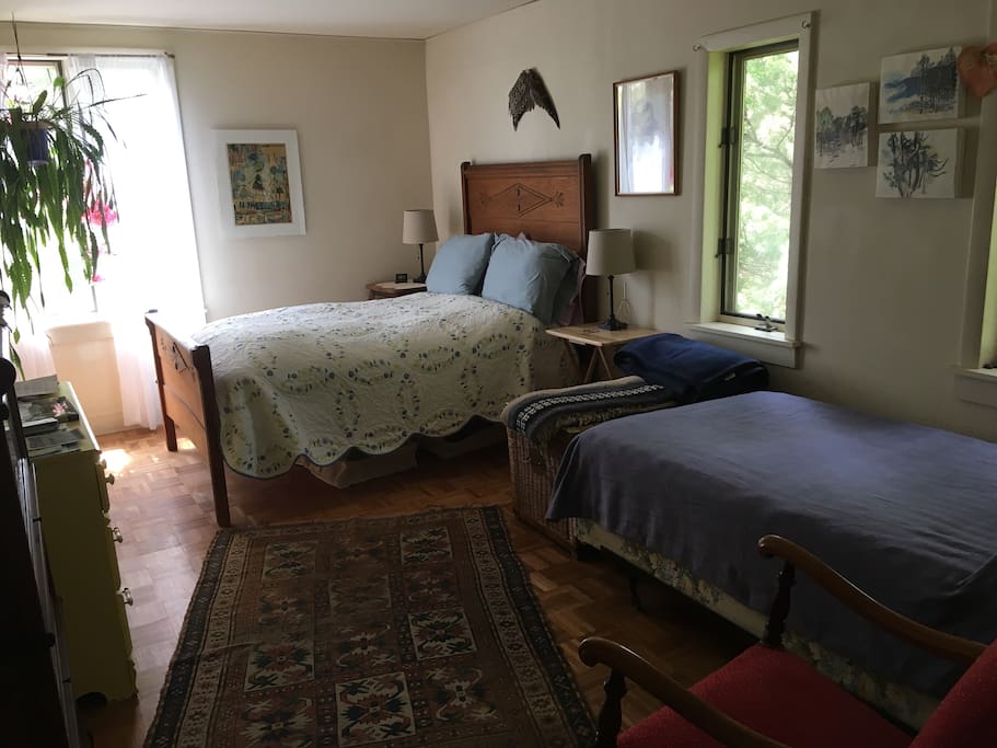 Additional twin bed makes this a cozy family room.